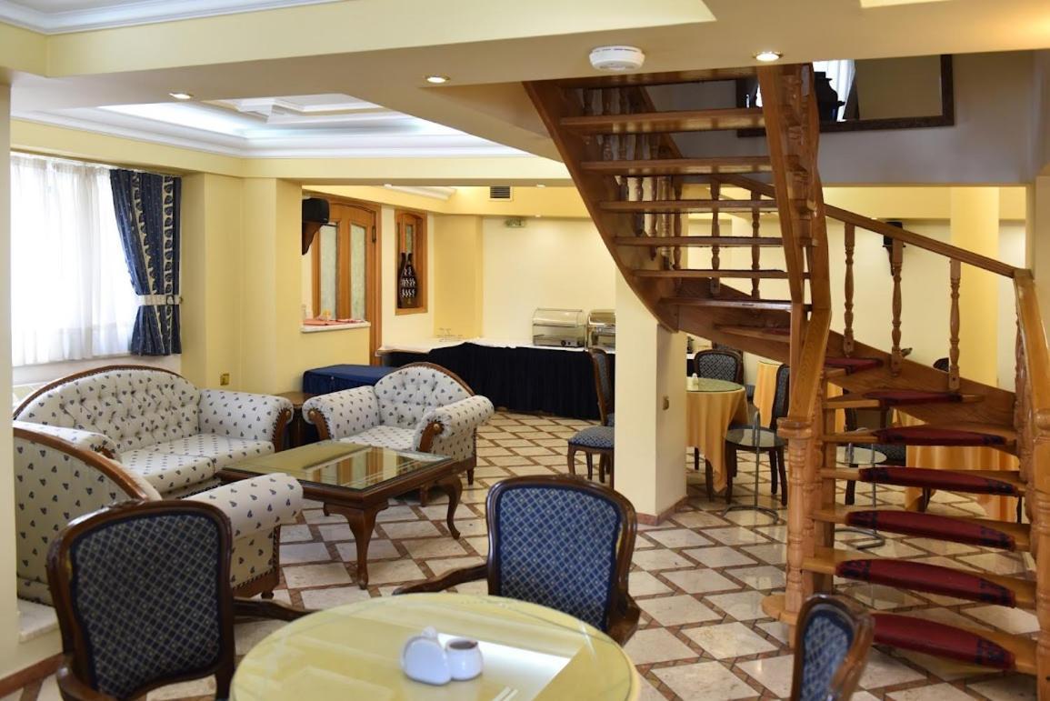 Aiolis Hotel Костур Екстериор снимка